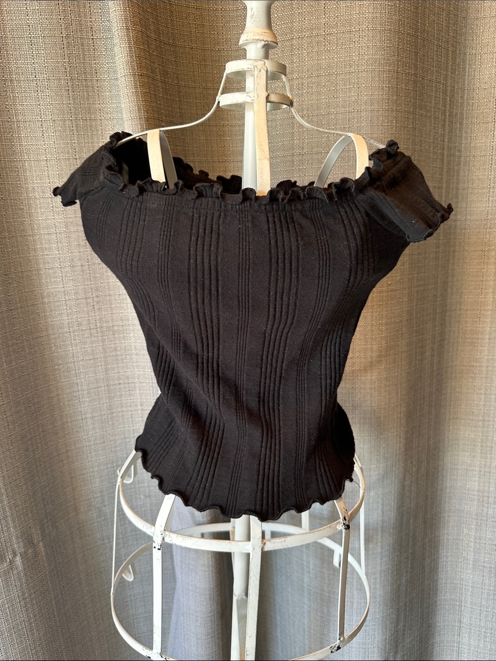 Aeropostale Black Ribbed Off-Shoulder Lettuce-Edge Camisole